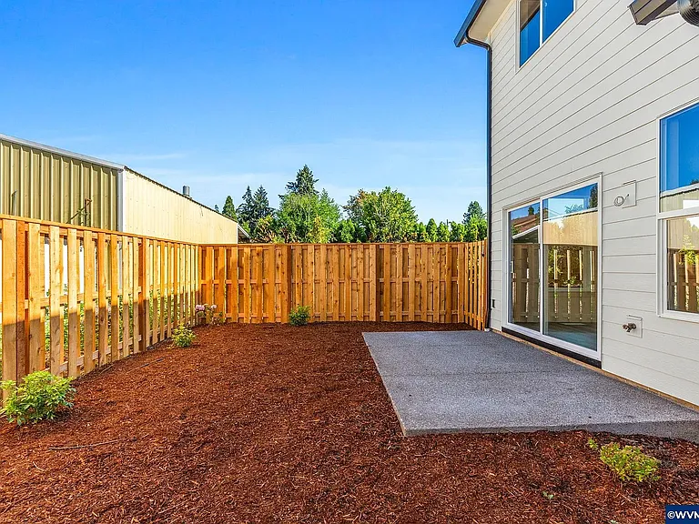 4827 Elvira St N — Photo 36