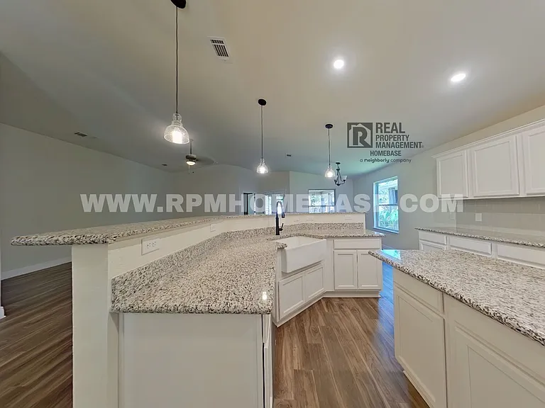 5137 Peach Dr — Photo 3
