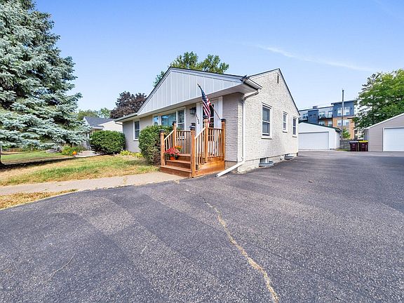 4th image of 1134 Hall Ave