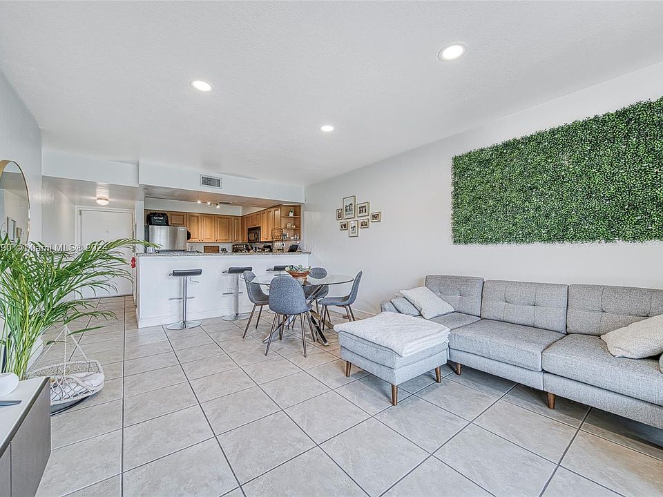 1st image of 5000 NW 79th Ave APT 202