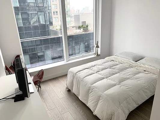 Rented by Corcoran | media 25