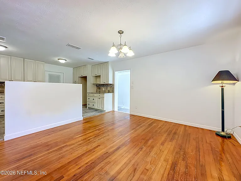 101 S Oakridge Ave — Photo 6