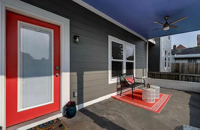 1322 Laurel St — Photo 3