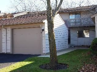 107 Burnside Ct, Vernon Hills, IL 60061