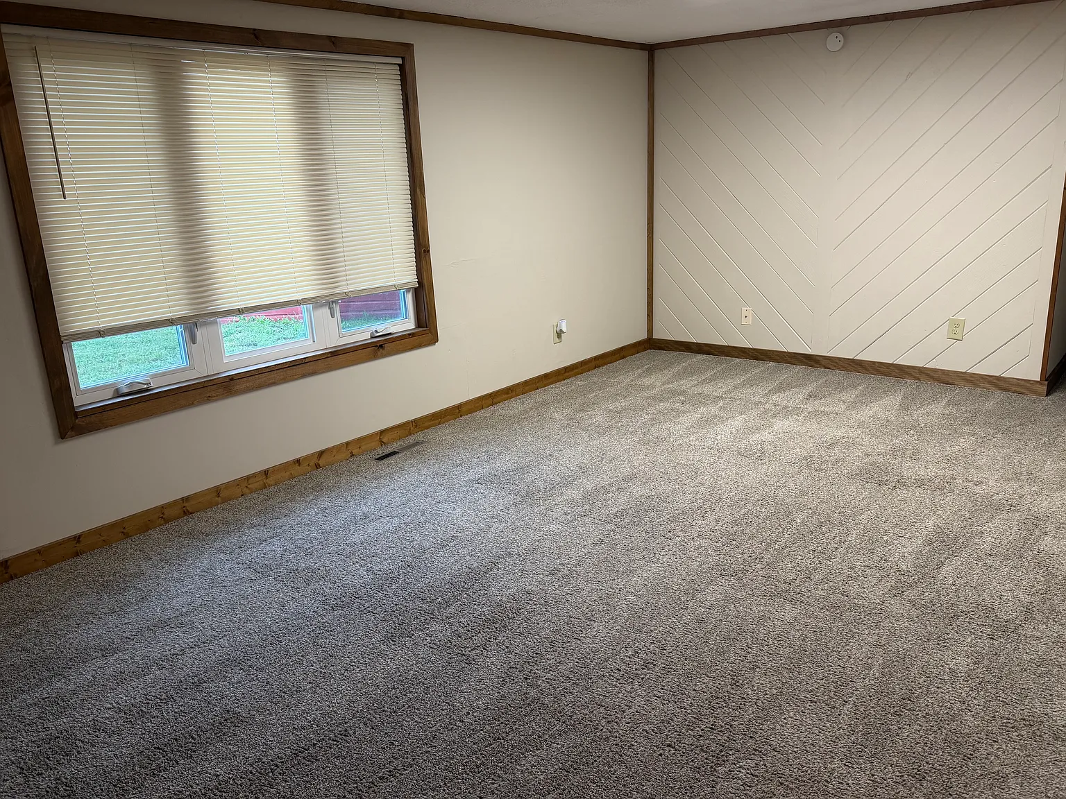 2 bed, 1300 sqft, $1,050 — Photo 2