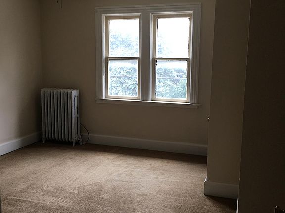4th image of 413-415 W Otterman St