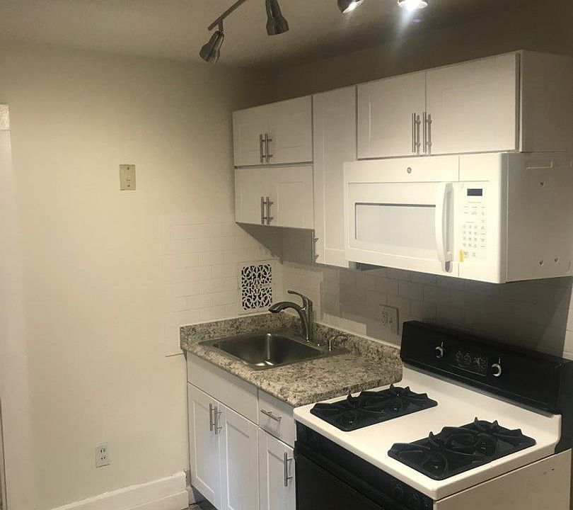 1st image of 427 Dewey St #2