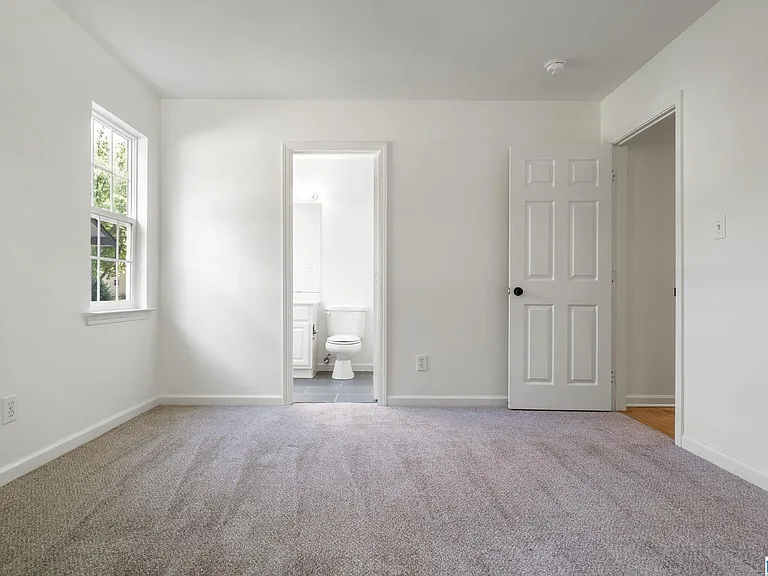 1004 W Walnut St — Photo 19