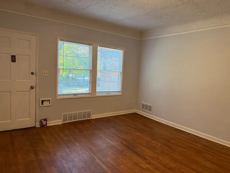 1500 N Jarrett St — Photo 1
