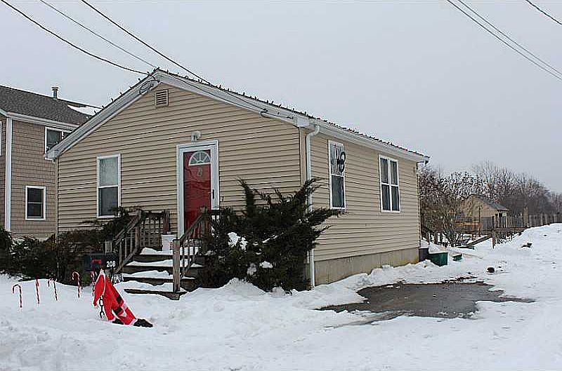 2nd image of 208 Metacom Ave