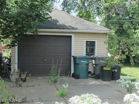 3rd image of 5037 Maple St