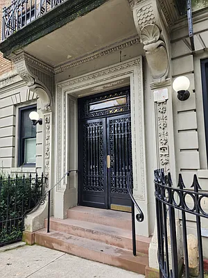 Sold by Compass | media 8