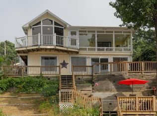 196 W Crooked Lake Dr, Kalamazoo, MI 49009