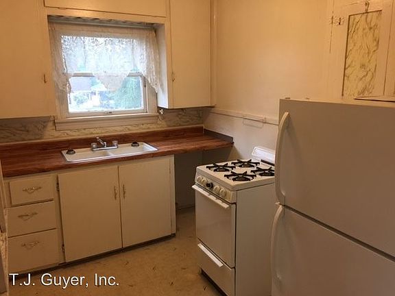 5th image of 409 S Iron St #3
