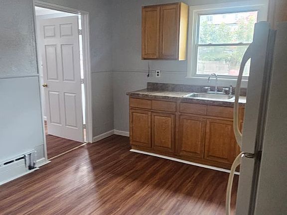 3rd image of 36 Clove Ave