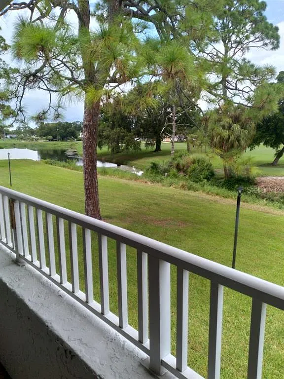 2 bed, 2.0 bath, 955 sqft, $2,100 — Photo 2