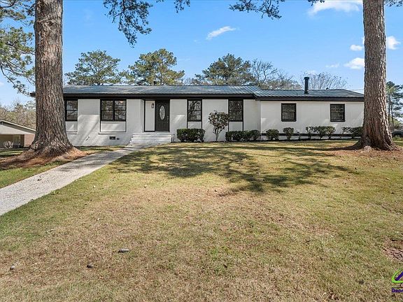 2nd image of 1024 Normandy Rd