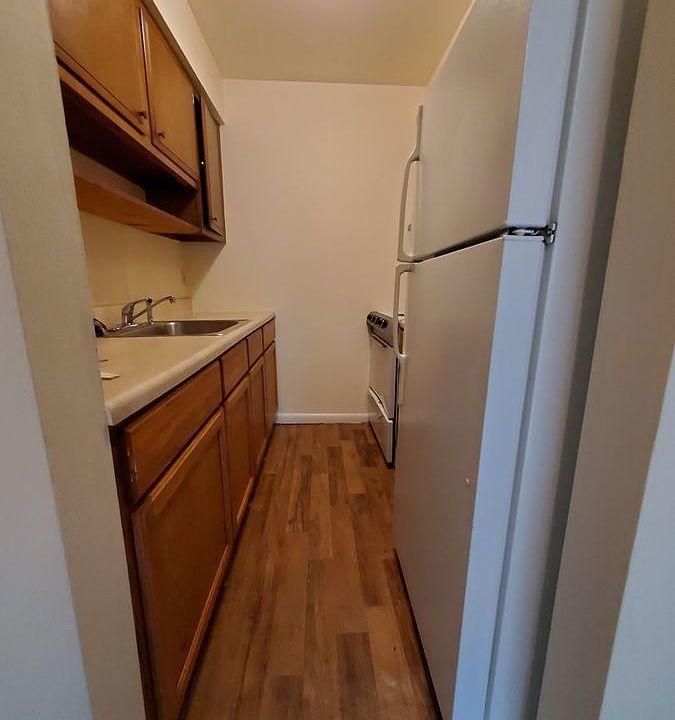 1st image of 1063 W 48th St #A3