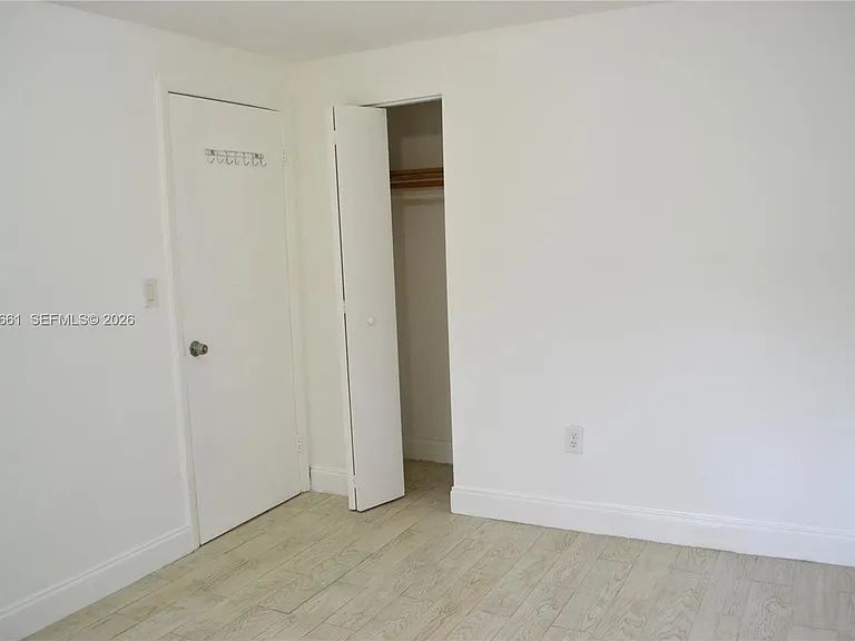 1037 SW 4th St #4 — Photo 7