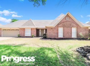 8699 Old Post Rd, Cordova, TN 38018