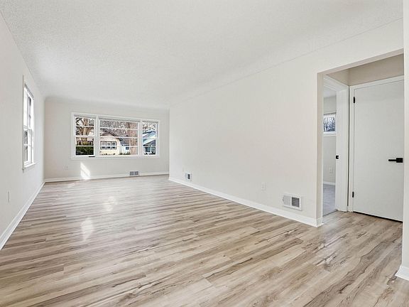 5th image of 3722 Queen Ave N