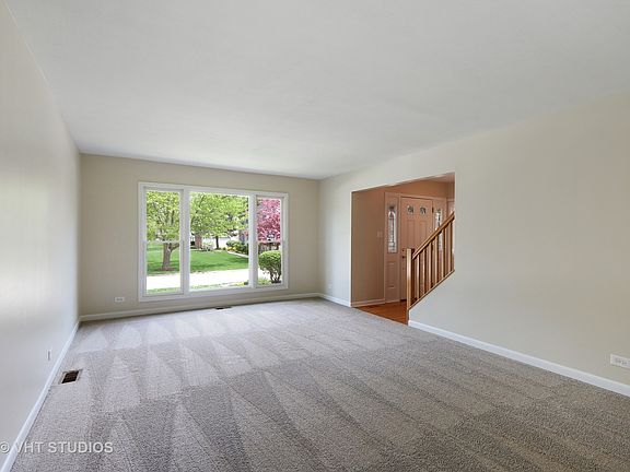 2nd image of 976 Williamsburg Park