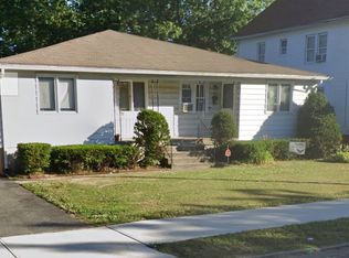 698 Carew St, Springfield, MA 01104