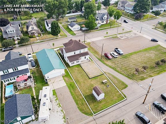 2nd image of 119 4th St SE