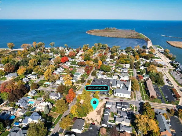 304 Center St, Huron, OH 44839