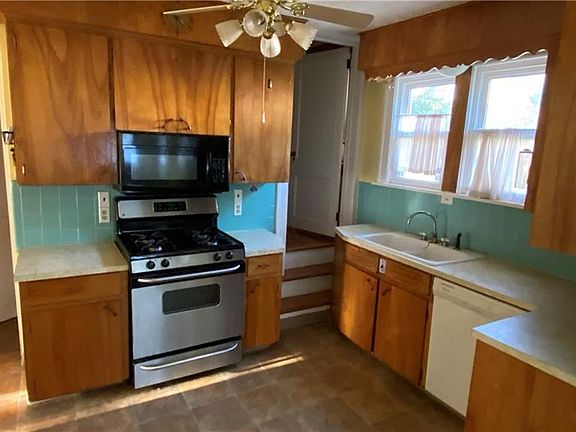 4th image of 934 Redfern Ave