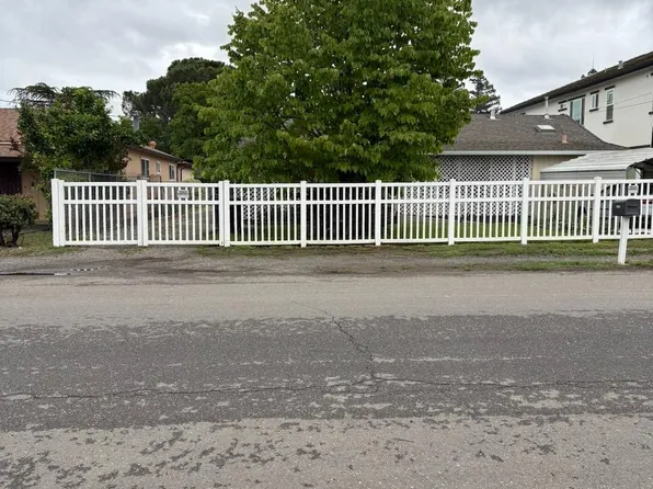 7055 McComber St, Sacramento, CA 95828