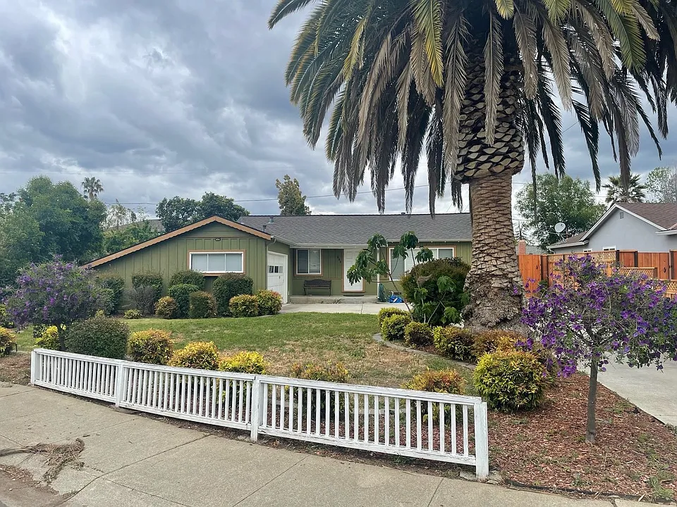 805 Onyx Ct