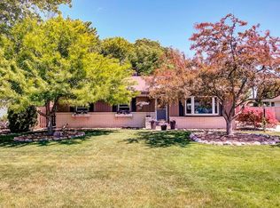 6164 S 37th St, Greenfield, WI 53221