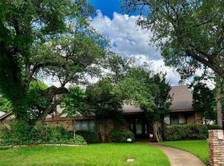 2211 Midhurst Dr, Arlington, TX 76013