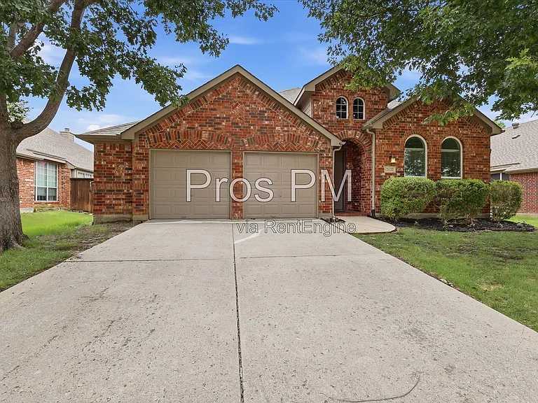 2432 Chesterwood Dr — Photo 2