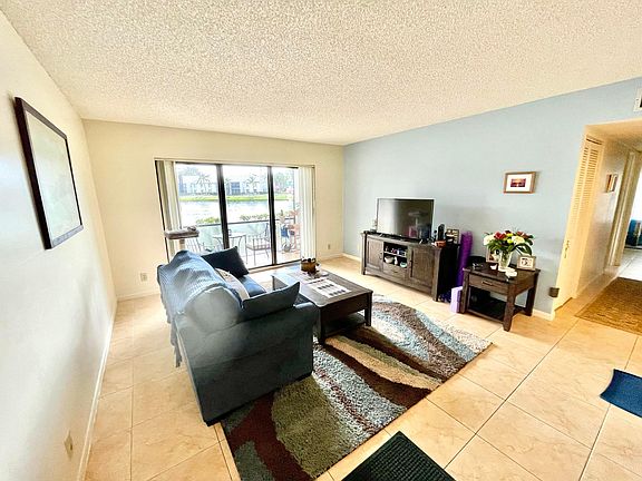 4th image of 1108 Green Pine Boulevard #G1
