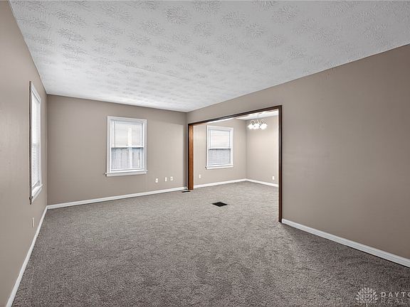 3rd image of 2838 Kenview Ave