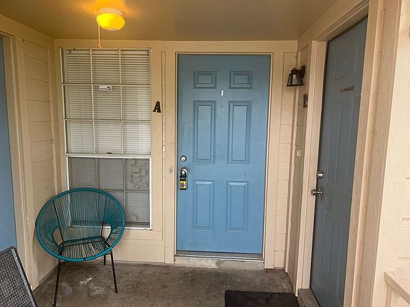 2nd image of 1911 Gracy Farms Ln