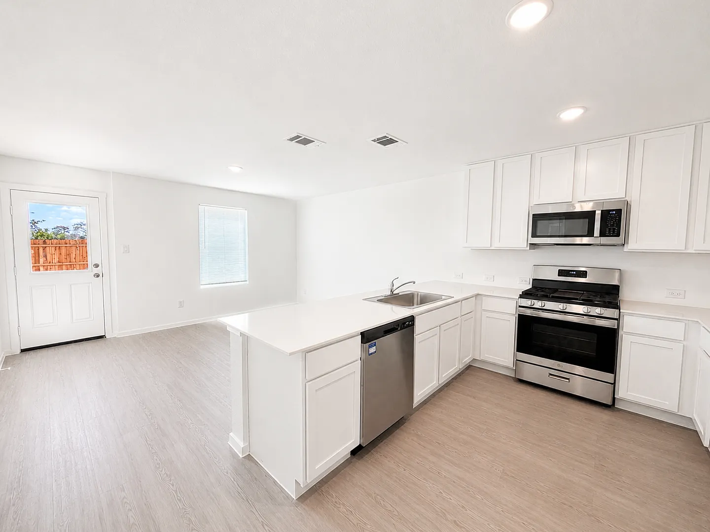 6506 Dali Bend, San Antonio, TX 78263 | Home for Rent 78263 — Photo 2