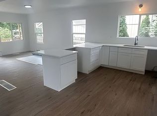 8833 SE Pine St, Portland, OR