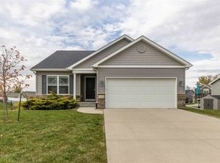 1433 Hummingbird Cir, Waterloo, IA 50702