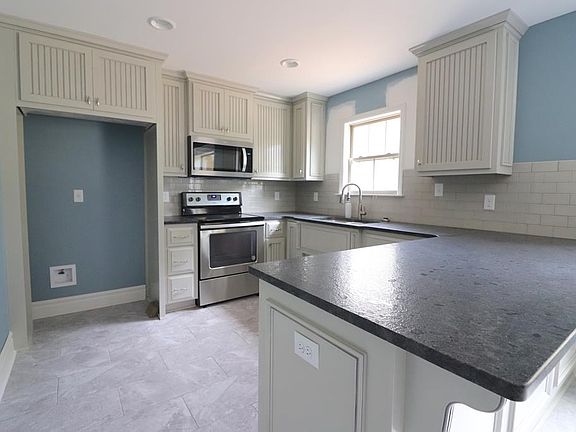 5th image of 2051 Holland Cir