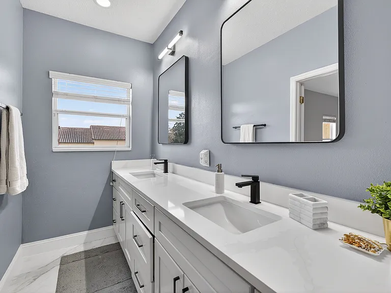 1121 Charming St — Photo 26