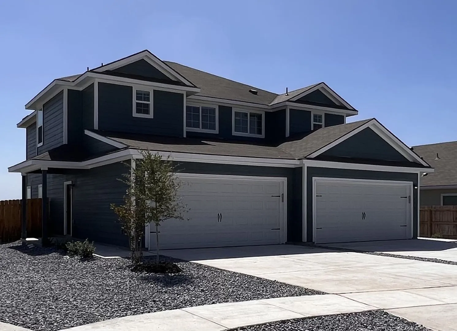 Luxury 3/2.5 Townhouse in Seguin, TX — Photo 2