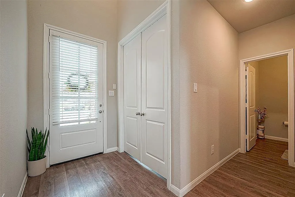 4 bed, 3.5 bath, 2859 sqft, $3,100 — Photo 4