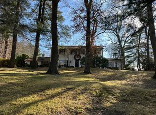 16 Juneau Blvd, Woodbury, NY 11797