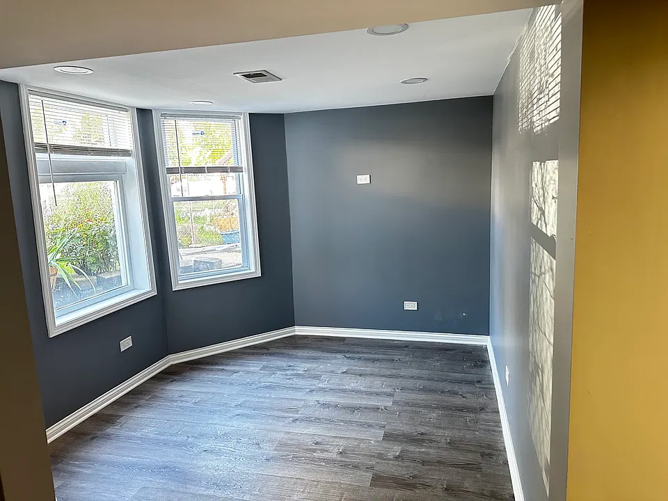 3748 N Albany Ave #BASEMENT