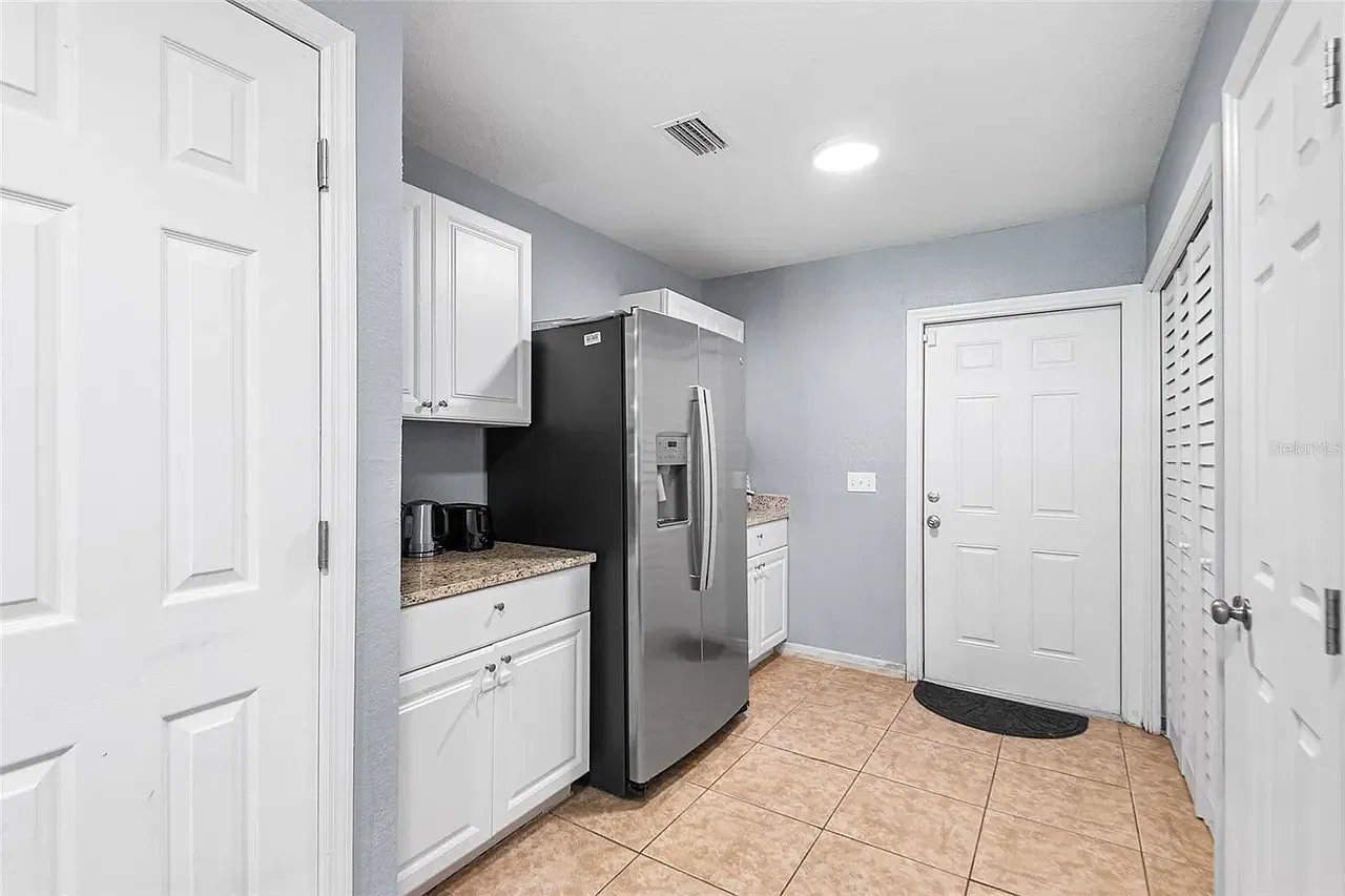 3 bed, 1386 sqft, $1,995 — Photo 1