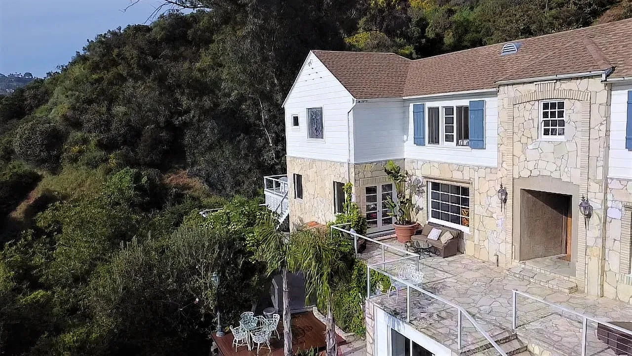 6 bed, 4200 sqft, $16,450 — Photo 3