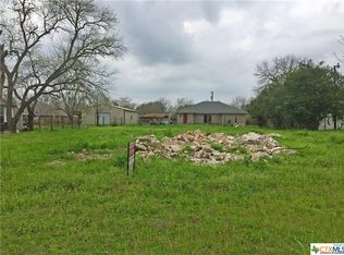 157 Ivy Ave, Luling, TX 78648